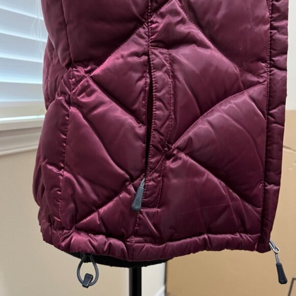 Women's North Face 550 Burgundy Puffer Vest, Size S - Picture 8 of 10